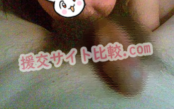 長野県の援交体験で玉袋から舐める彼女のフェラ画像